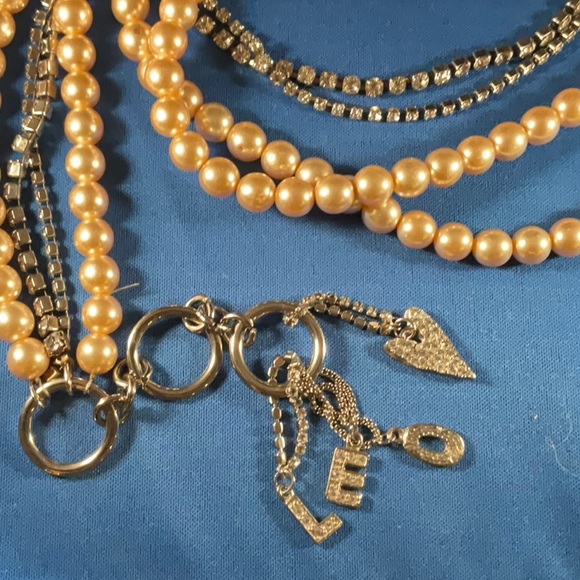 Vintage pearl and rhinestone necklace with charms at closure - Picture 5 of 11